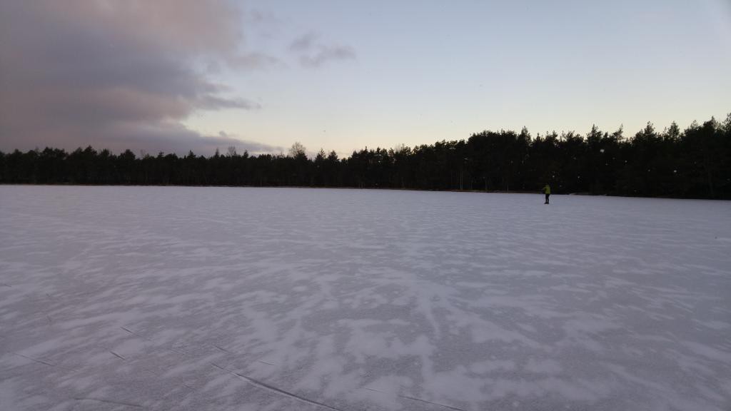 skating on frozen Kõnnujärv